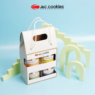 Packaging di JnC Cookies ada banyak. Salah satunya Paper Tray ini yang tersedia dengan berbagai macam kapasitas isinya.
Gak perlu bingung lagi kalo #sahabatcookies mau kasih kado atau hampers, karna kita akan kirim paket dengan aman🥰
#tukartoples #MemberiYangTerbaik #JanganSalahPilih #JnCTerbaik #CitaRasaTerbaik